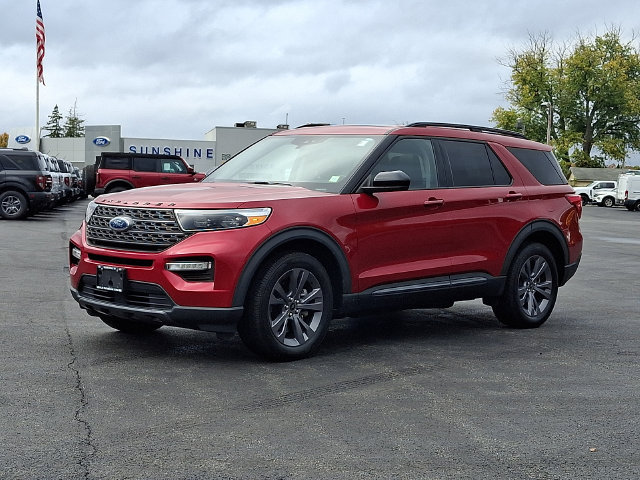 Used 2022 Ford Explorer XLT w/ Equipment Group 202A AWD/4WD image 3