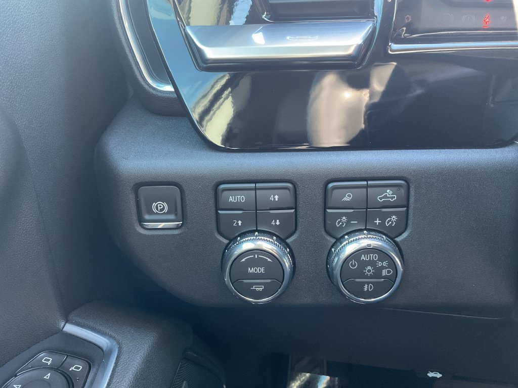 Used 2026 GMC Sierra 1500 SLT AWD/4WD image 12