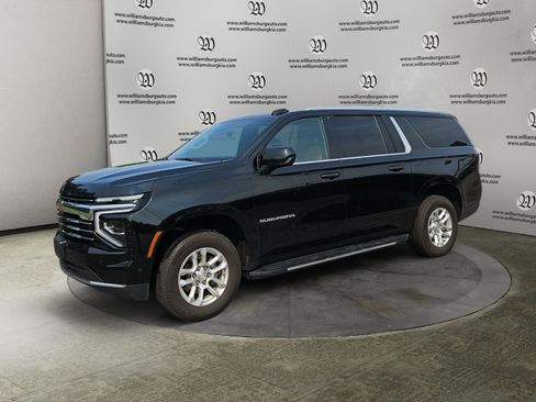 Used 2025 Chevrolet Suburban LT RWD image 1