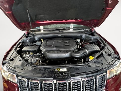 Used 2019 Jeep Grand Cherokee Laredo RWD image 32