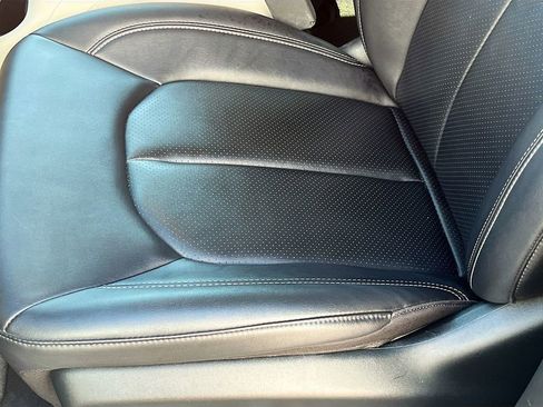 Used 2024 Chrysler Pacifica Touring-L FWD image 18