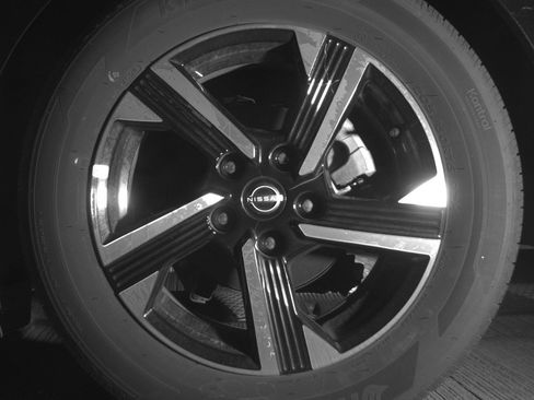 Used 2025 Nissan Sentra SV image 13