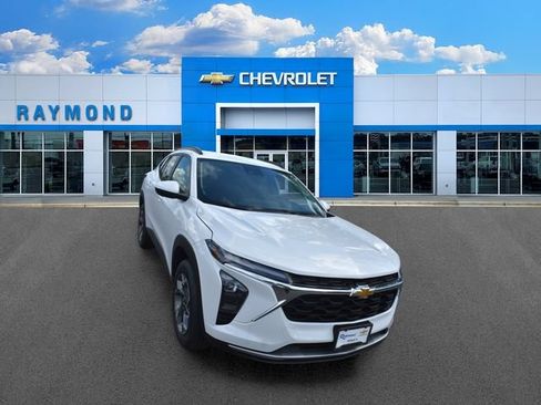 New 2026 Chevrolet Trax LT w/ LT Convenience Package FWD image 10