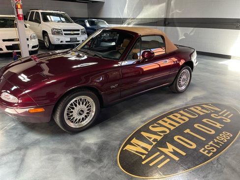 Used 1995 MAZDA MX-5 Miata M-Edition RWD image 2