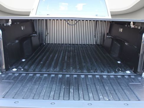 Used 2025 Toyota Tacoma SR5 AWD/4WD image 21