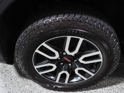 Used 2023 GMC Sierra 1500 AT4 w/ Technology Package AWD/4WD image 11