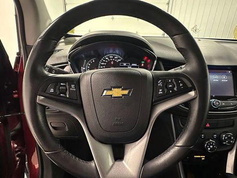 Used 2022 Chevrolet Trax LT w/ LT Convenience Package AWD/4WD image 33