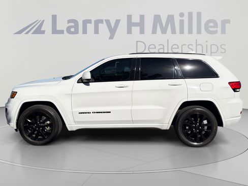 Used 2021 Jeep Grand Cherokee Laredo X AWD/4WD image 2