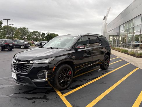 Used 2023 Chevrolet Traverse Premier w/ Redline Edition AWD/4WD image 3