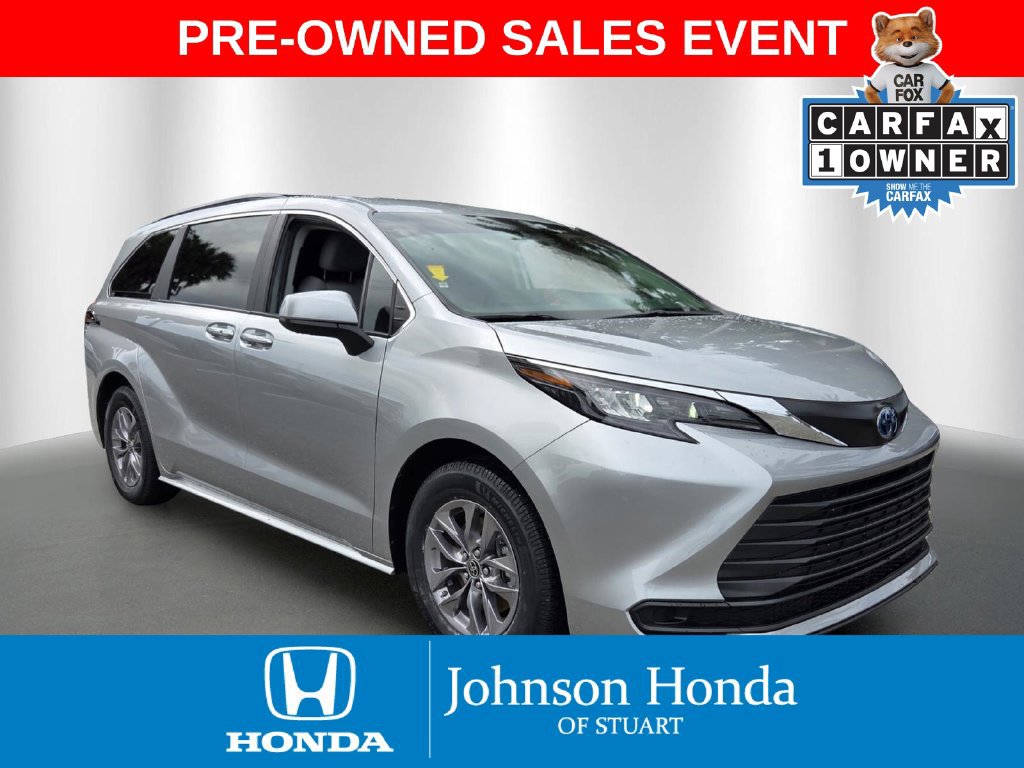 Used 2024 Toyota Sienna LE FWD image 1