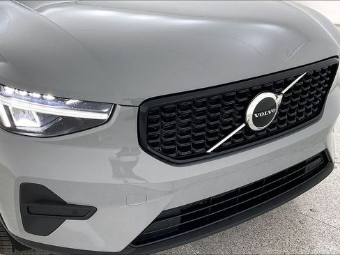 New 2026 Volvo XC40 B5 Core w/ Climate Package image 37