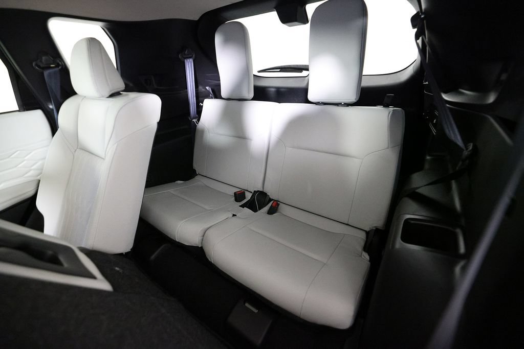 Used 2025 Mitsubishi Outlander AWD image 14