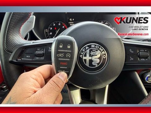 Used 2021 Alfa Romeo Giulia Ti Sport image 45