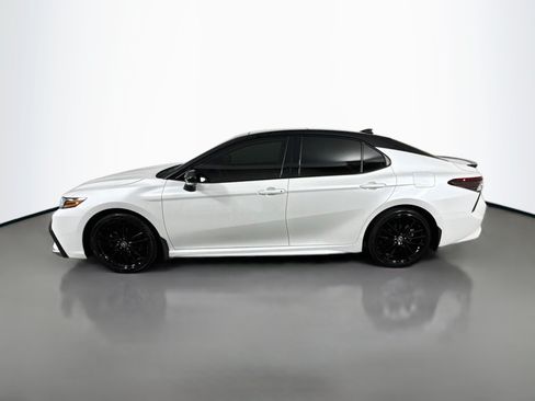 Used 2022 Toyota Camry XSE FWD image 4