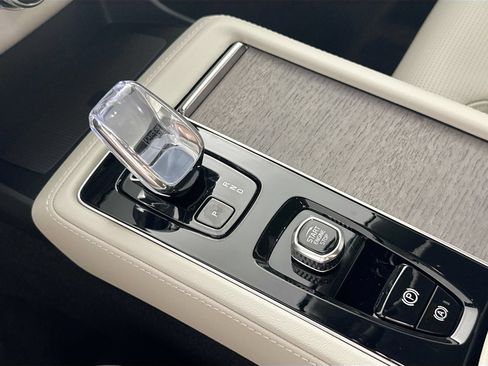 New 2026 Volvo XC90 B6 Ultra w/ Protection Package Premier AWD/4WD image 17