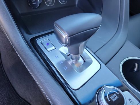 Used 2023 Genesis G70 2.0T image 13