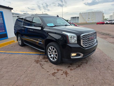 Used 2019 GMC Yukon XL Denali AWD/4WD image 3