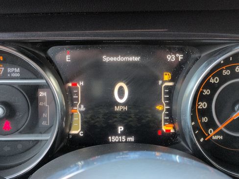 Used 2023 Jeep Wrangler Unlimited Sahara AWD/4WD image 28