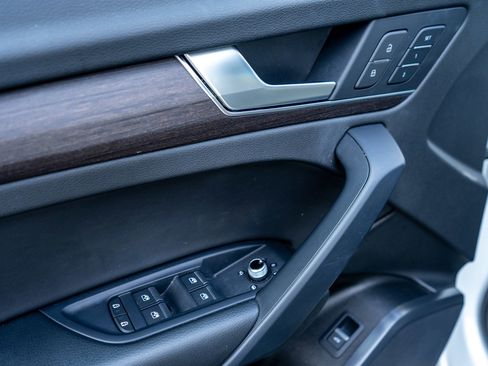 Used 2023 Audi Q5 2.0T Premium w/ Convenience Package image 15