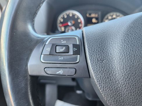 Used 2016 Volkswagen Tiguan SE image 15
