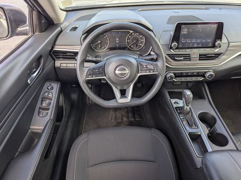Used 2025 Nissan Altima 2.5 SV FWD image 28