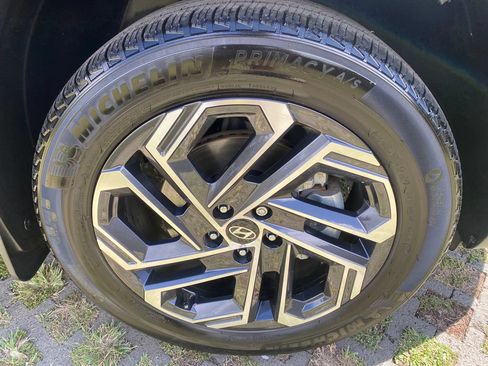Certified 2025 Hyundai Tucson Limited AWD/4WD image 9