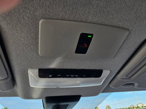 Used 2022 Nissan Kicks SR w/ Premium Package FWD image 23