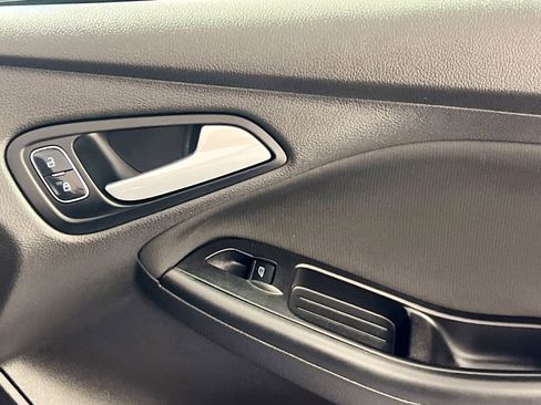 Used 2017 Ford Focus SE image 31