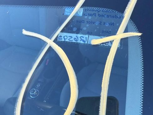 Used 2019 Toyota Yaris L image 29