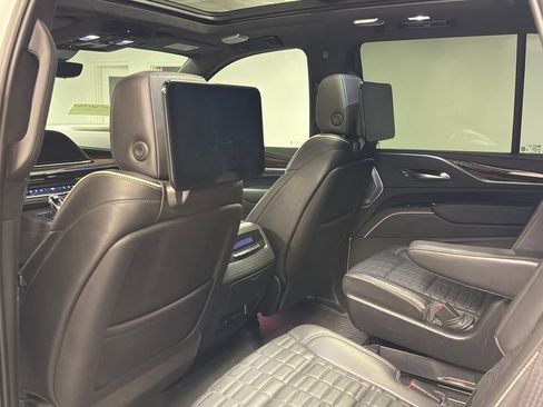 Used 2022 Cadillac Escalade Sport Platinum w/ Heavy-Duty Trailer Package AWD/4WD image 32