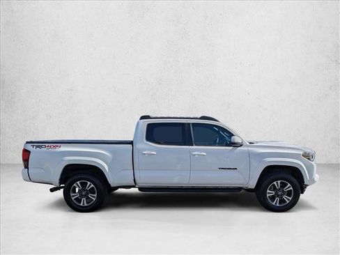 Used 2019 Toyota Tacoma TRD Sport w/ Technology Package AWD/4WD image 4
