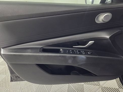 Used 2021 Hyundai Elantra SE image 22