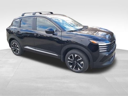 New 2026 Nissan Kicks SV w/ Charging Package image 8