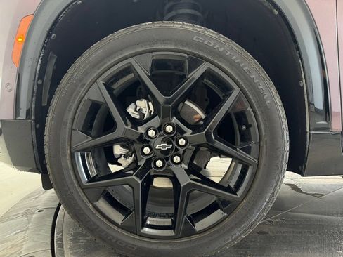 Used 2025 Chevrolet Traverse RS w/ LPO, Floor Liner Package FWD image 11