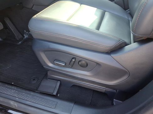 Certified 2025 Ford Explorer Active w/ Active Comfort Package AWD/4WD image 11