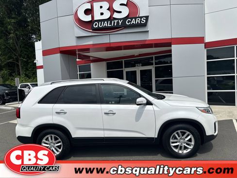 Used 2015 Kia Sorento LX FWD image 1