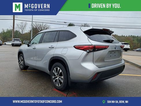 Used 2023 Toyota Highlander XLE AWD/4WD image 7