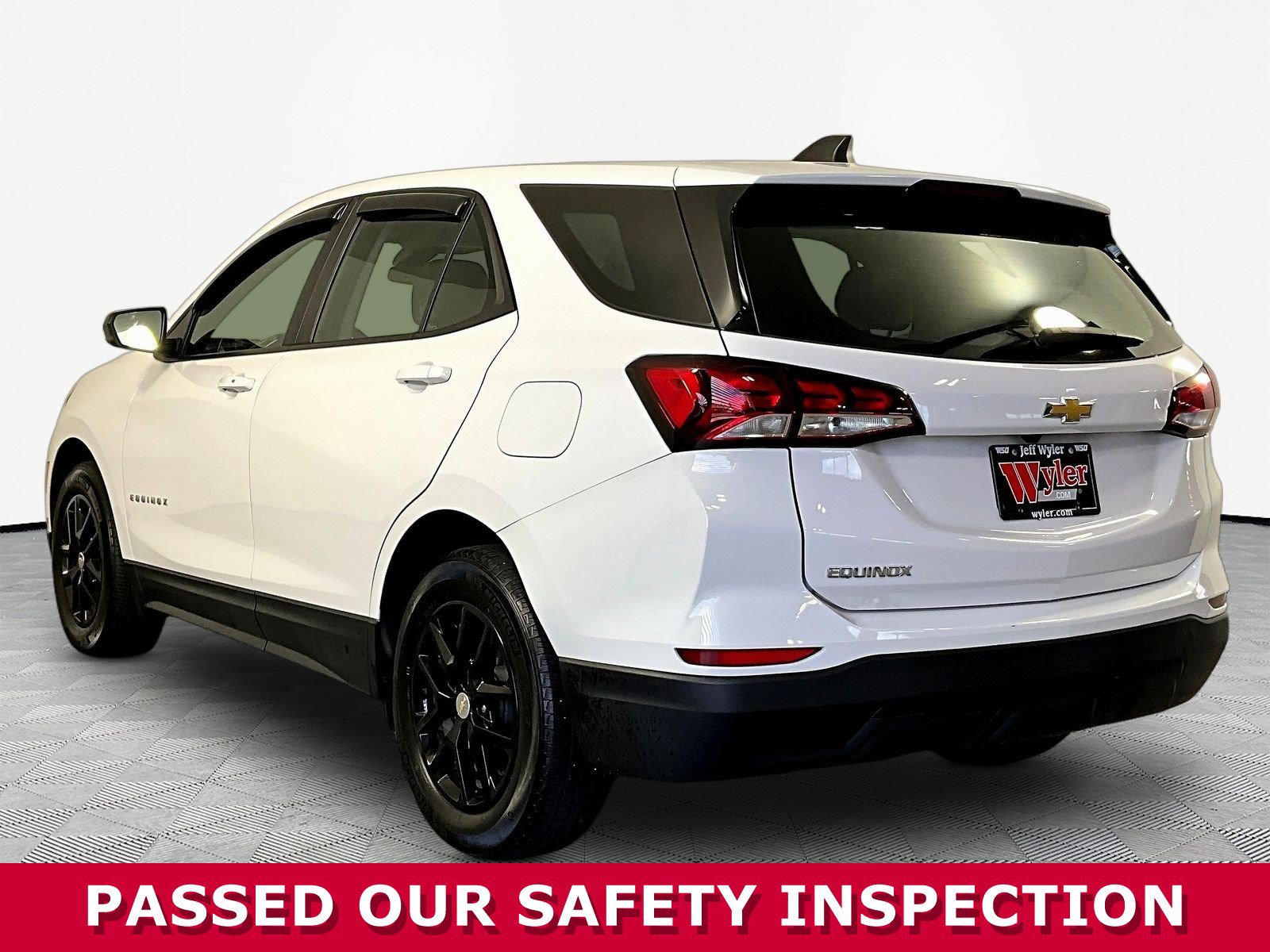 Used 2023 Chevrolet Equinox LS FWD image 4