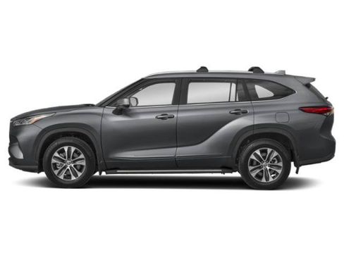 Used 2024 Toyota Highlander XLE AWD/4WD image 3