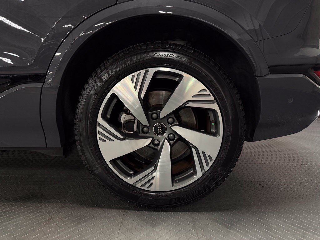Used 2025 Audi Q6 e-tron Premium Plus w/ Premium Plus AWD/4WD image 7