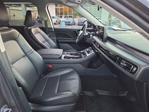 Used 2025 Lincoln Aviator 2WD image 15