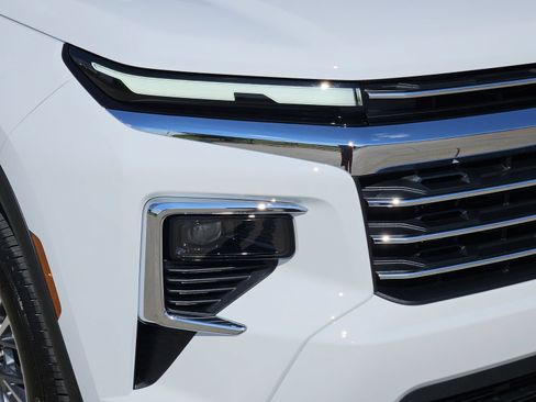 New 2027 Chevrolet Traverse LT FWD image 9