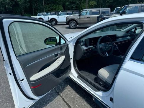 Used 2025 Hyundai Sonata SEL FWD image 12