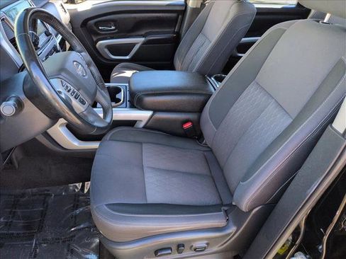 Used 2021 Nissan Titan SV w/ SV Convenience Package image 16