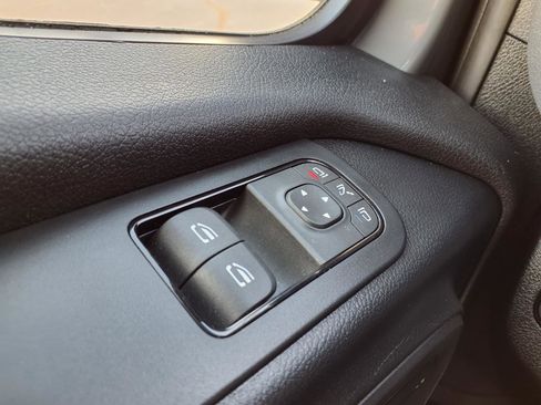 Used 2025 Mercedes-Benz Sprinter 2500 image 19