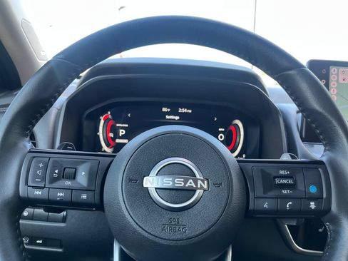 Used 2024 Nissan Rogue Platinum FWD image 43