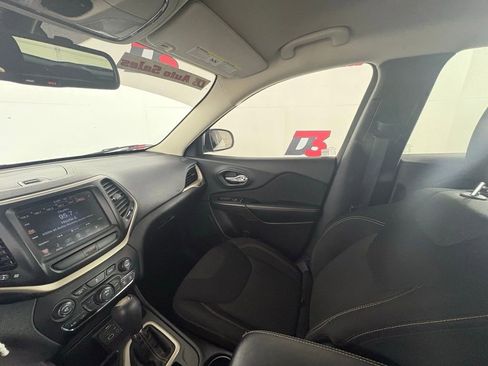 Used 2015 Jeep Cherokee Latitude w/ Cold Weather Group image 25