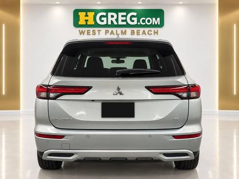 Used 2024 Mitsubishi Outlander SE Black Edition FWD image 8