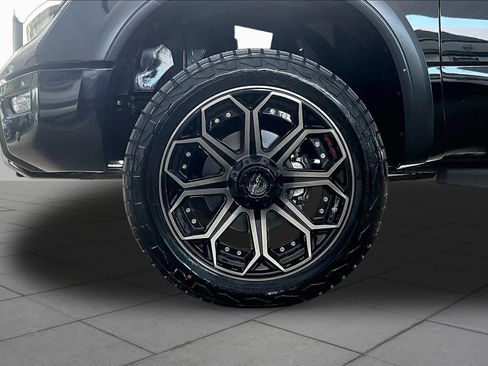 Used 2021 Nissan Titan PRO-4X w/ Pro-4x Convenience Package AWD/4WD image 11