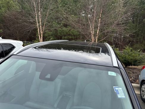 Used 2023 Toyota Highlander XLE image 13